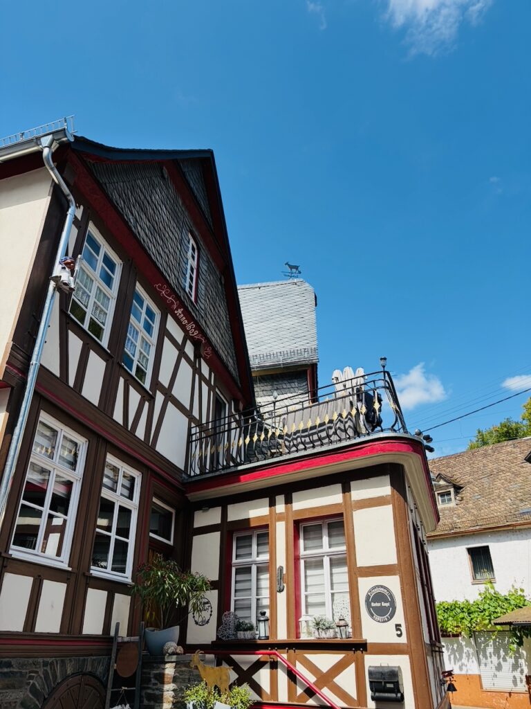 Schiffchen-St.-Goarshausen-Juni-2026-83-768x1024 Die Altstadt von St. Goarshausen - wie aus einem Ausflug ein schönes Erlebnis wird, das lange in Erinnerung bleibt.