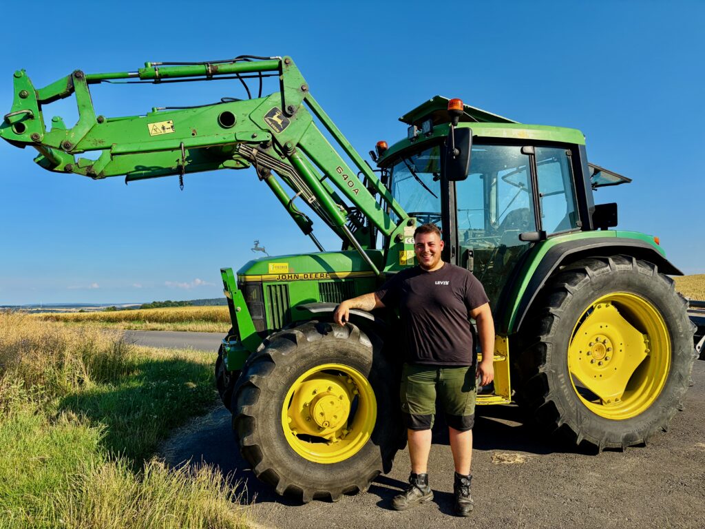 Aymen-Choueich-aus-Koerdorf-2026-1-1024x768 Aymen Choueich und sein John Deere – ein selbst erfüllter Traum