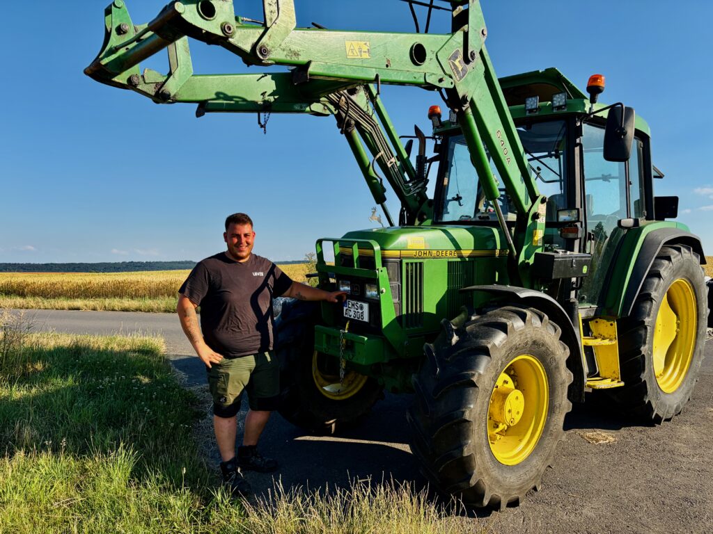 Aymen-Choueich-aus-Koerdorf-2026-5-1024x768 Aymen Choueich und sein John Deere – ein selbst erfüllter Traum