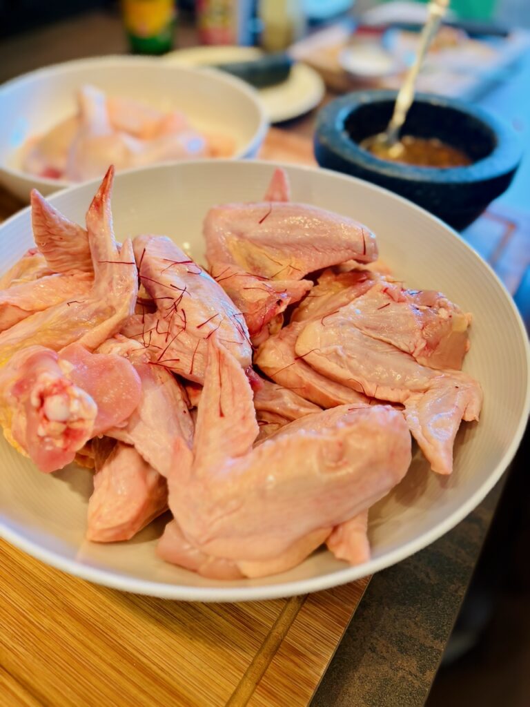 Chicken-Wings-von-Gig-Steinborn-2026-14-768x1024 Regionale Chicken Wings aus Schweighausen von Gig Steinborn zu Thai-Finger-Food veredelt