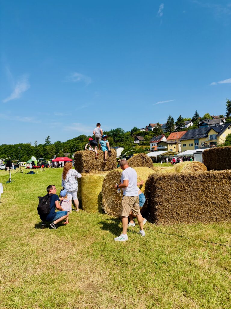 Tag-der-Landwirtschaft-Nastaetten-2026-33-768x1024 Fest der Landwirtschaft 2026 in Nastätten – ein Volltreffer! Gratulation & Glückwünsche vor allem an die Landjugend Rhein-Lahn!
