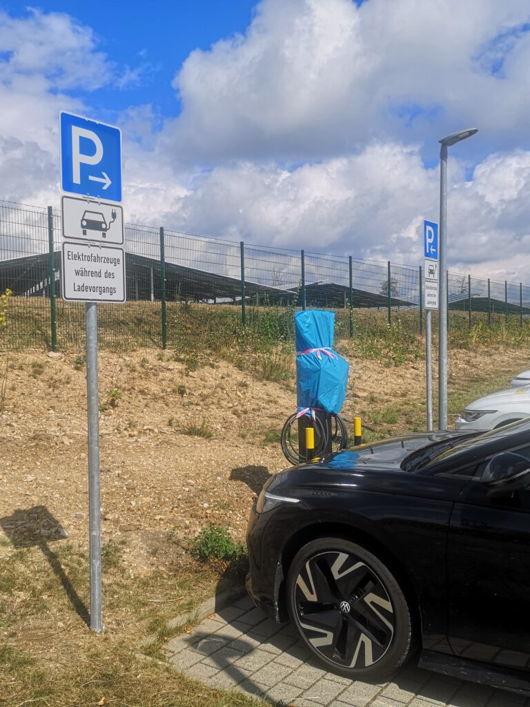 IMG_20260822_160640-768x1024 PV-Anlage in Winden - Meine Frau hat die richtige Idee gehabt, gesteht Ortsbürgermeister Gebhard Linscheid beim Tag der Offenen Tür .