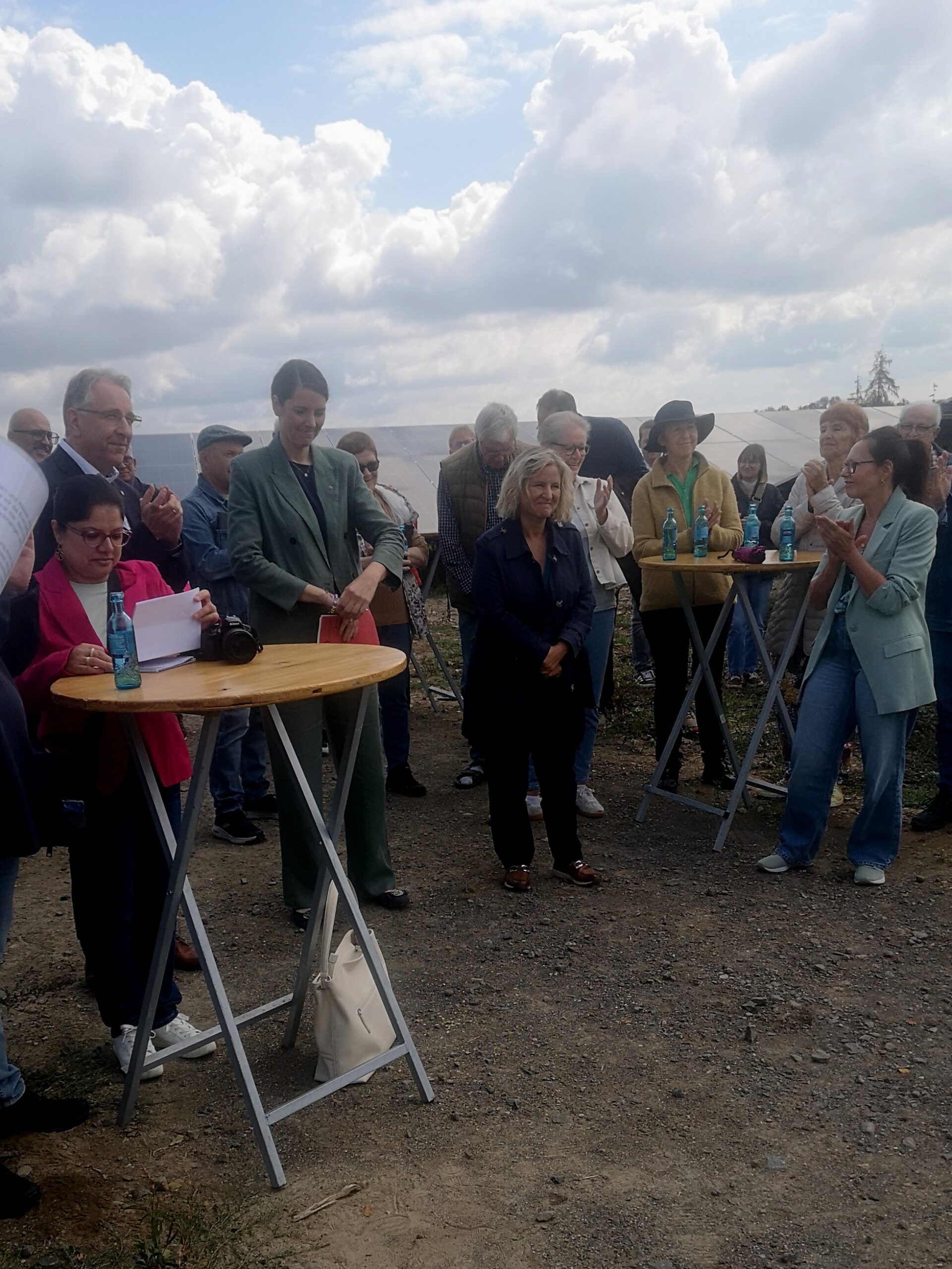 IMG_20260822_161212-scaled PV-Anlage in Winden - Meine Frau hat die richtige Idee gehabt, gesteht Ortsbürgermeister Gebhard Linscheid beim Tag der Offenen Tür .
