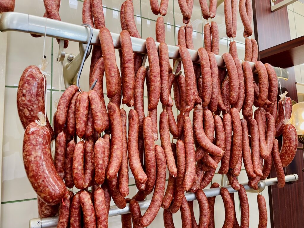 Metzgerei-Reh-Martin-Lange-2026-101-1024x768 Dorfmetzgerei Reh in Altendiez – dort, wo Wurst & Fleisch noch nach Handwerk und Heimat schmecken