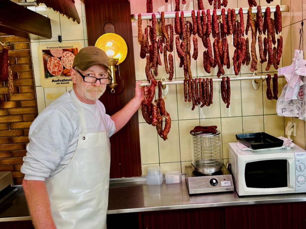 Metzgerei-Reh-Martin-Lange-2026-104-1024x768 Dorfmetzgerei Reh in Altendiez – dort, wo Wurst & Fleisch noch nach Handwerk und Heimat schmecken