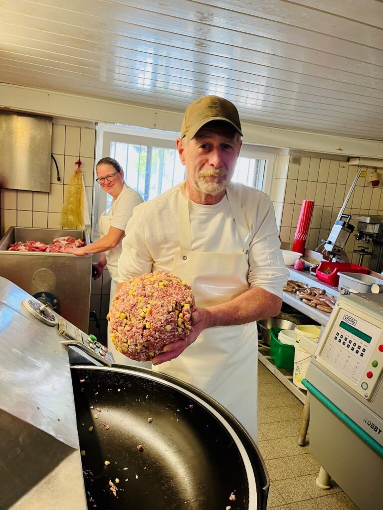 Metzgerei-Reh-Martin-Lange-2026-26-768x1024 Dorfmetzgerei Reh in Altendiez – dort, wo Wurst & Fleisch noch nach Handwerk und Heimat schmecken