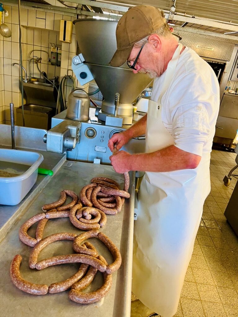 Metzgerei-Reh-Martin-Lange-2026-28-768x1024 Dorfmetzgerei Reh in Altendiez – dort, wo Wurst & Fleisch noch nach Handwerk und Heimat schmecken