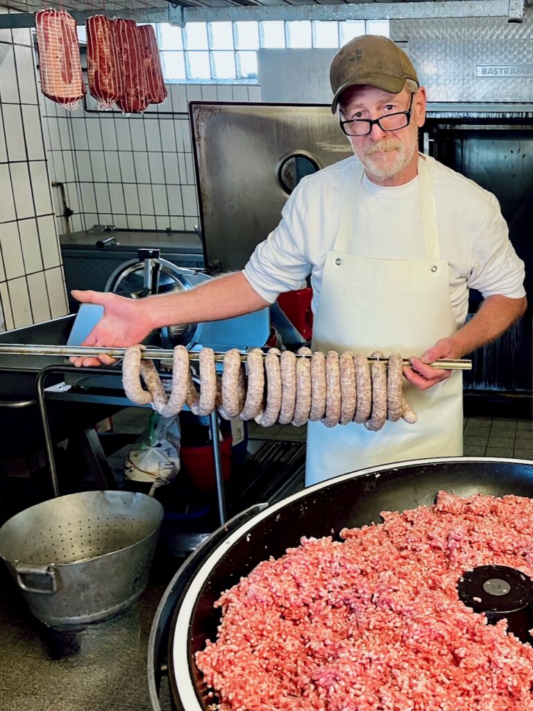 Metzgerei-Reh-Martin-Lange-2026-35-768x1024 Dorfmetzgerei Reh in Altendiez – dort, wo Wurst & Fleisch noch nach Handwerk und Heimat schmecken