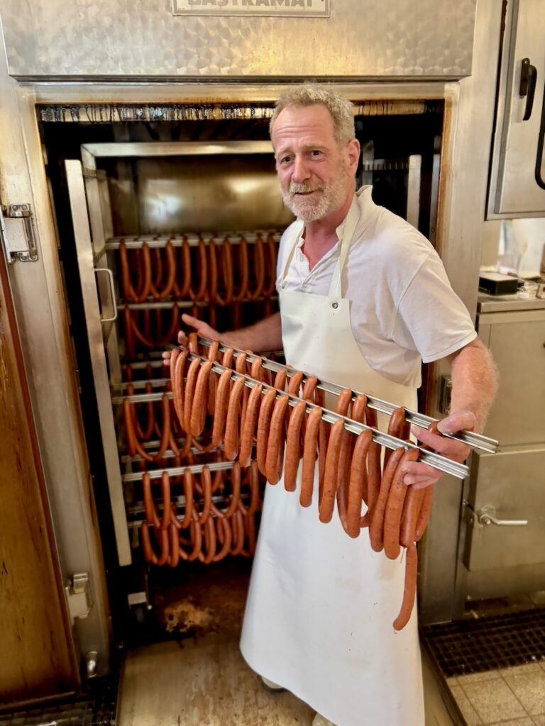 Metzgerei-Reh-Martin-Lange-2026-4-768x1024 Dorfmetzgerei Reh in Altendiez – dort, wo Wurst & Fleisch noch nach Handwerk und Heimat schmecken