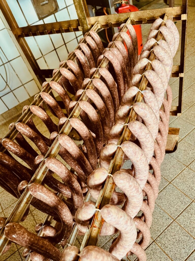 Metzgerei-Reh-Martin-Lange-2026-41-768x1024 Dorfmetzgerei Reh in Altendiez – dort, wo Wurst & Fleisch noch nach Handwerk und Heimat schmecken