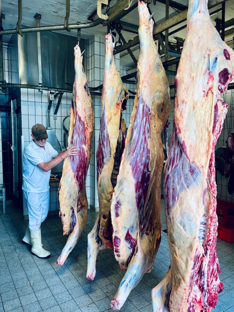 Metzgerei-Reh-Martin-Lange-2026-5-2-768x1024 Dorfmetzgerei Reh in Altendiez – dort, wo Wurst & Fleisch noch nach Handwerk und Heimat schmecken
