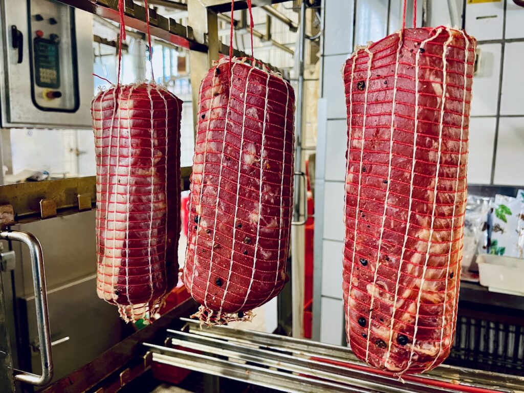 Metzgerei-Reh-Martin-Lange-2026-79-1024x768 Dorfmetzgerei Reh in Altendiez – dort, wo Wurst & Fleisch noch nach Handwerk und Heimat schmecken