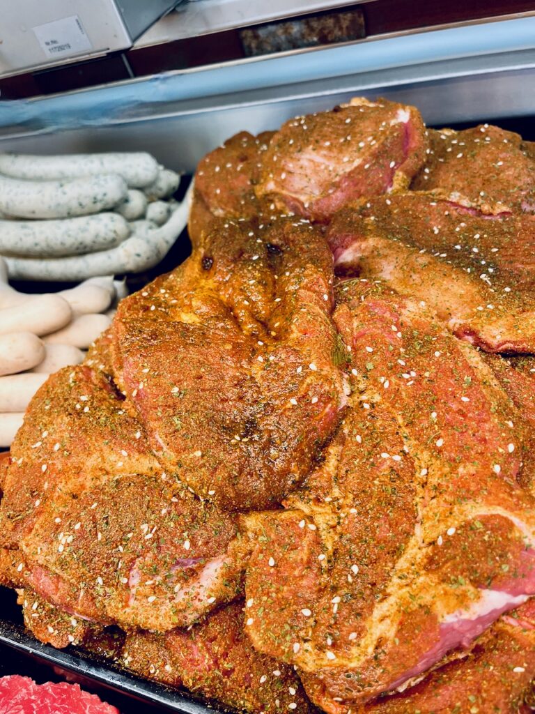 Metzgerei-Reh-Martin-Lange-2026-94-768x1024 Dorfmetzgerei Reh in Altendiez – dort, wo Wurst & Fleisch noch nach Handwerk und Heimat schmecken