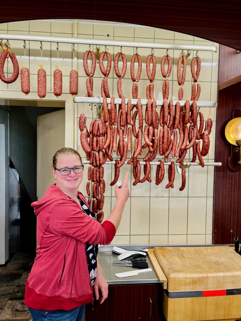 Metzgerei-Reh-Martin-Lange-2026-96-768x1024 Dorfmetzgerei Reh in Altendiez – dort, wo Wurst & Fleisch noch nach Handwerk und Heimat schmecken