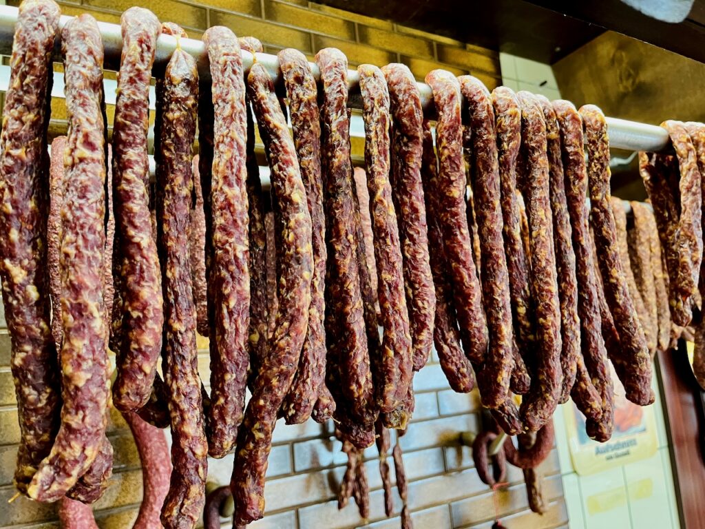 Metzgerei-Reh-Martin-Lange-2026-97-1024x768 Dorfmetzgerei Reh in Altendiez – dort, wo Wurst & Fleisch noch nach Handwerk und Heimat schmecken