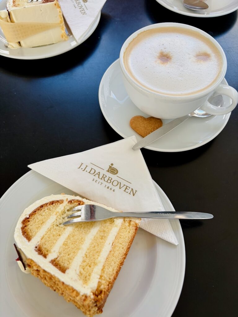 Cafe-Bemmerer-in-Diez-Monika-Schnurr-2026-2-768x1024 3 Überraschung(en) in Diez! Monika Schnurr trifft mich mitten ins Herz! Christian & Devis - die Inhaber des Café Raths - im Café Bemmerer getroffen!