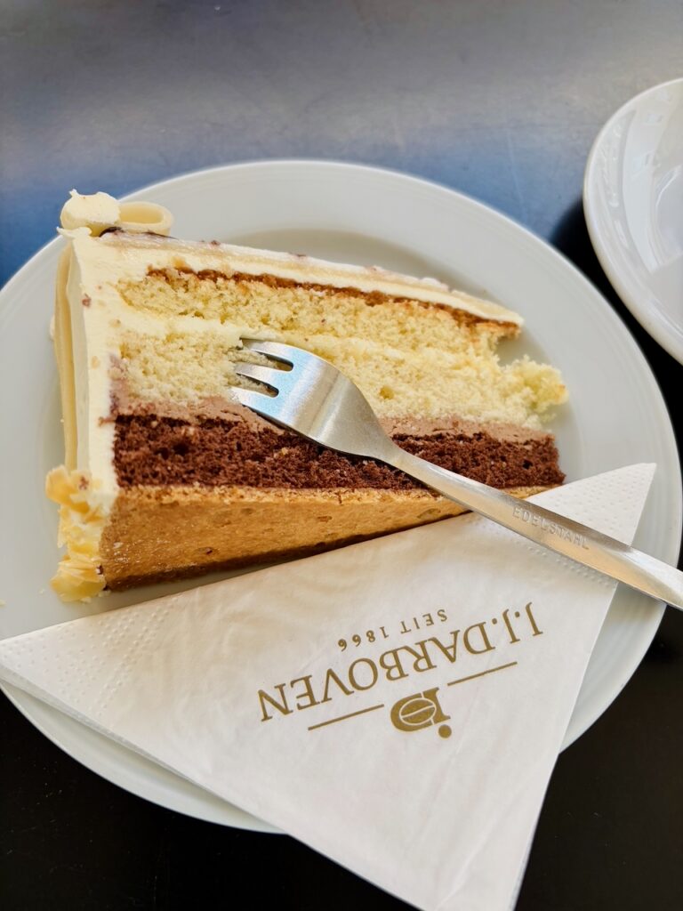 Cafe-Bemmerer-in-Diez-Monika-Schnurr-2026-3-768x1024 3 Überraschung(en) in Diez! Monika Schnurr trifft mich mitten ins Herz! Christian & Devis - die Inhaber des Café Raths - im Café Bemmerer getroffen!