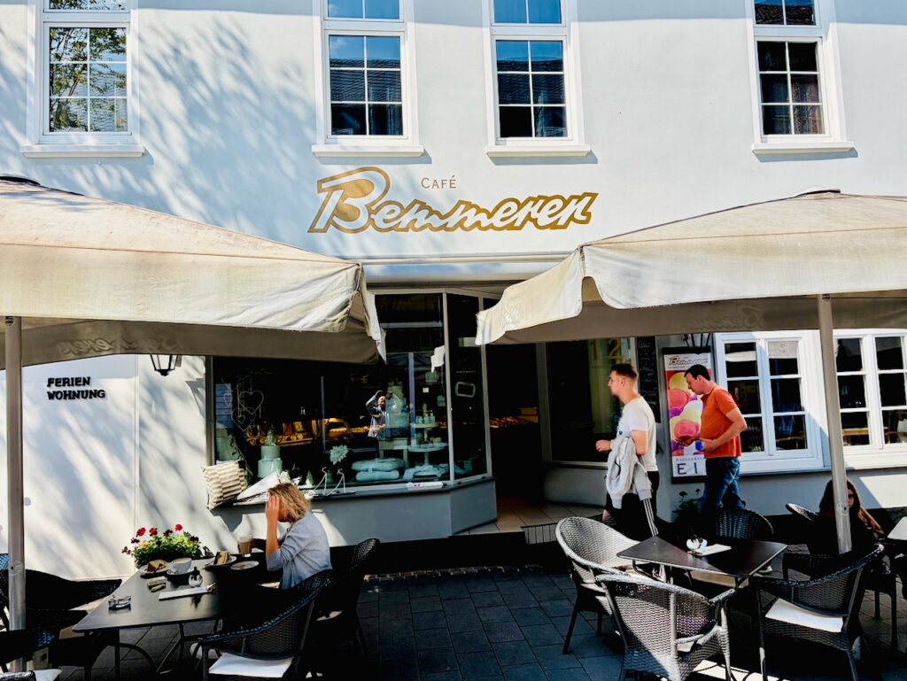 Cafe-Bemmerer-in-Diez-Monika-Schnurr-2026-9-1024x769 3 Überraschung(en) in Diez! Monika Schnurr trifft mich mitten ins Herz! Christian & Devis - die Inhaber des Café Raths - im Café Bemmerer getroffen!
