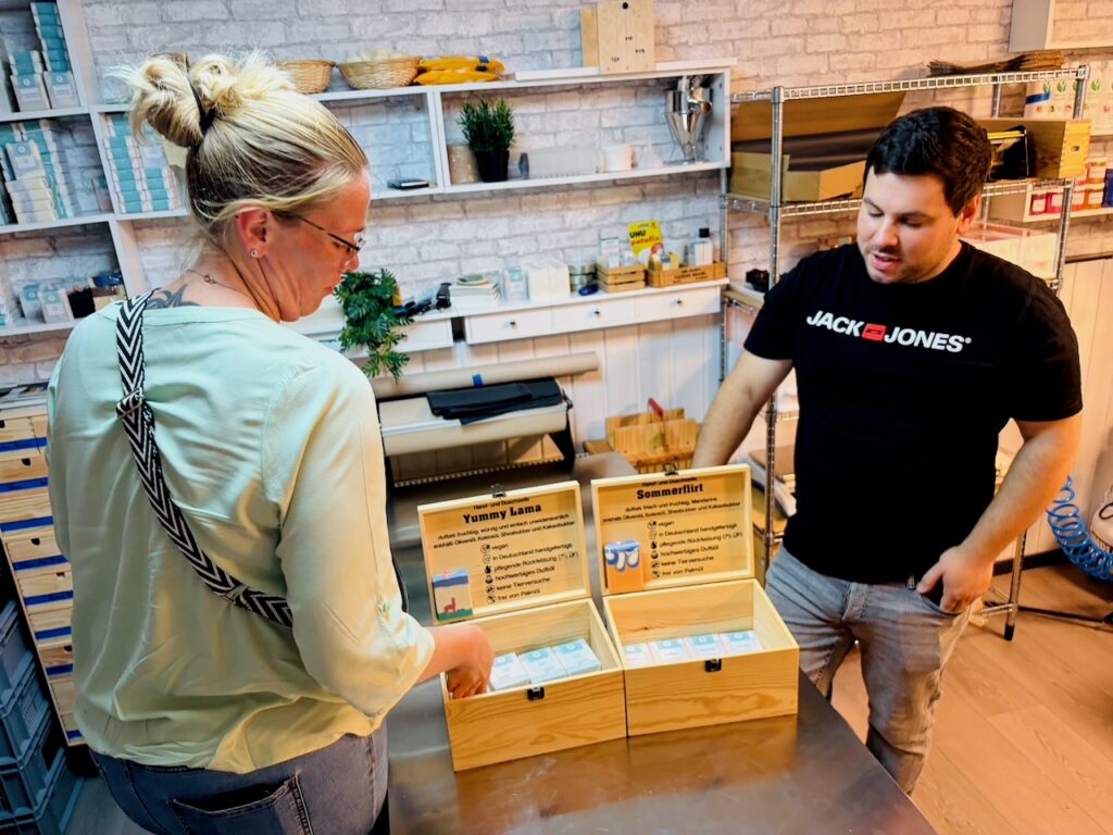 DIOBI-Seifenmanufaktur-Marina-Schuster-2026-25-1024x768 Zwischen Handwerk und Kreativität: Marina Schuster besucht die Seifenmanufaktur diobi.de