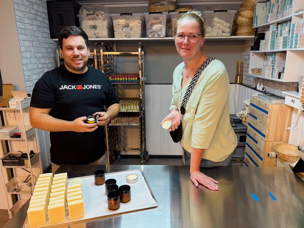DIOBI-Seifenmanufaktur-Marina-Schuster-2026-7-1024x768 Zwischen Handwerk und Kreativität: Marina Schuster besucht die Seifenmanufaktur diobi.de