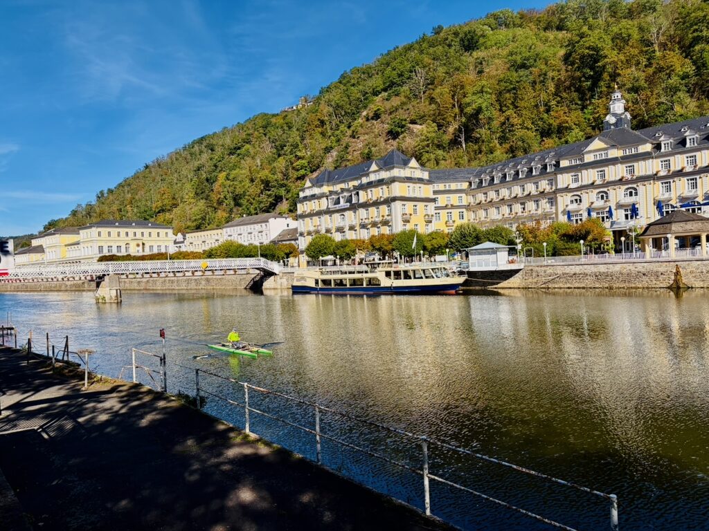 Erich-Ansel-Katamaran-Bad-Ems-auf-der-Lahn-2026-3-1024x768 Erich Ansel aus Bad Ems ist mit seinem selbstgebauten Katamaran der Speedy Gonzales auf der Lahn