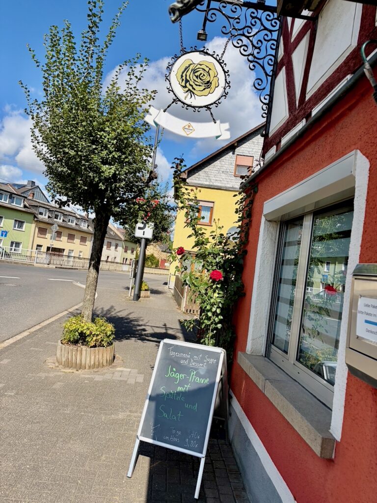 Gasthaus-Zur-Rose-Miehlen-2026-11-768x1024 Mittagstisch im Gasthaus Zur Rose in Miehlen war eine Freude