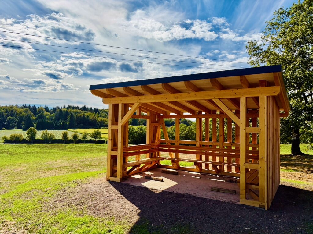 Heiss´-Baeumchen-bei-Dachsenhausen-2026-6-1024x768 Heiß´ Bäumchen bei Dachsenhausen – ein Aussichtspunkt mit Fernblick über das Blaue Ländchen