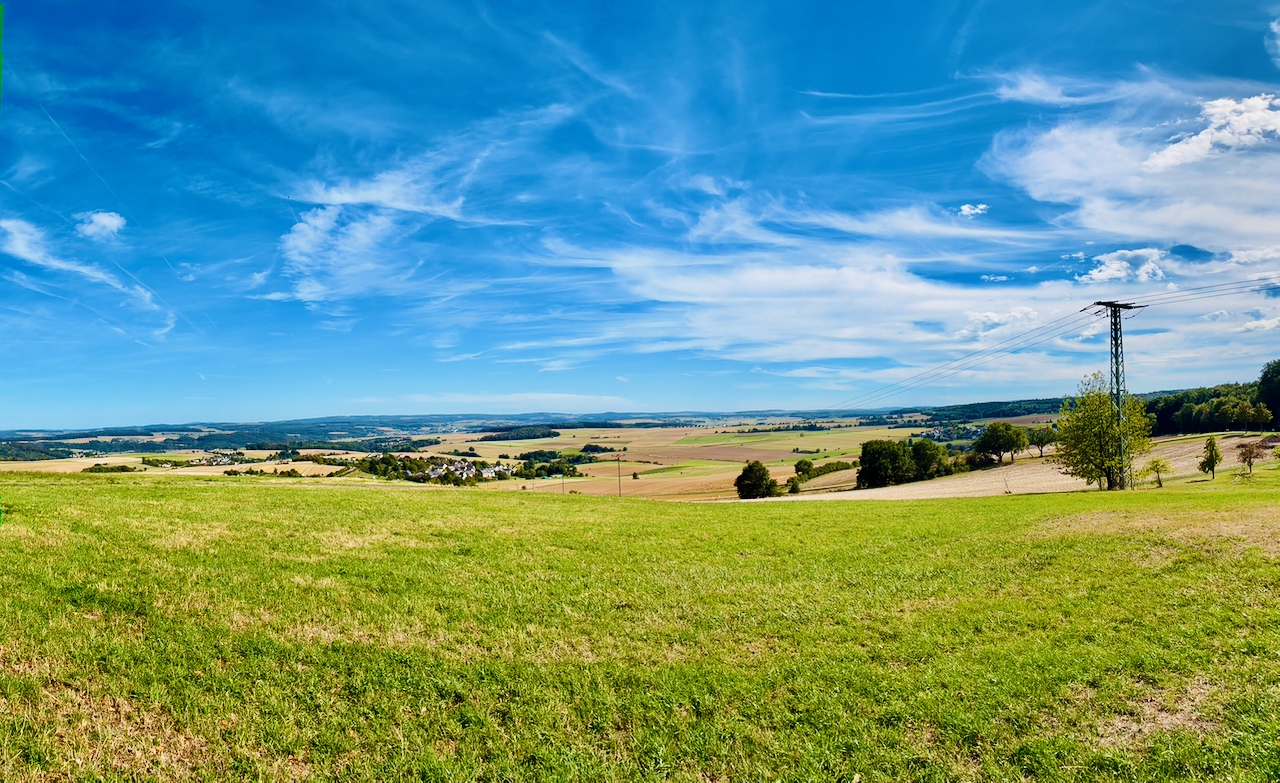 Heiss´-Baeumchen-bei-Dachsenhausen-2026-8 Heiß´ Bäumchen bei Dachsenhausen – ein Aussichtspunkt mit Fernblick über das Blaue Ländchen