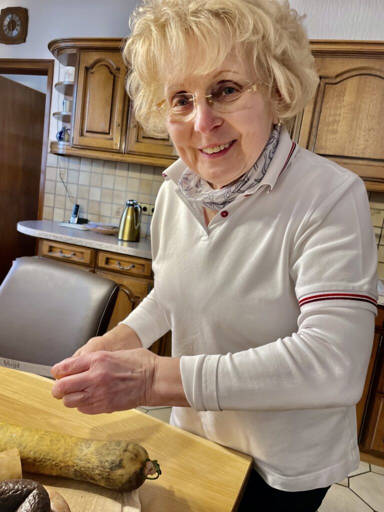 IMG_6762-768x1024 Gisela van Vugt – 61 Jahre hinter der Theke, ein Leben für das Metzgerhandwerk im Einrich - regionale Spezialität(en) mit Geschichte!