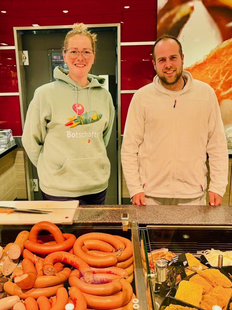 Marina-Schuster-Metzger-Nico-Schuhmacher-2026-5-768x1024 Ein Handschlag besiegelt neue regionale Kooperation zwischen Marina Schuster & Metzger Nico Schuhmacher