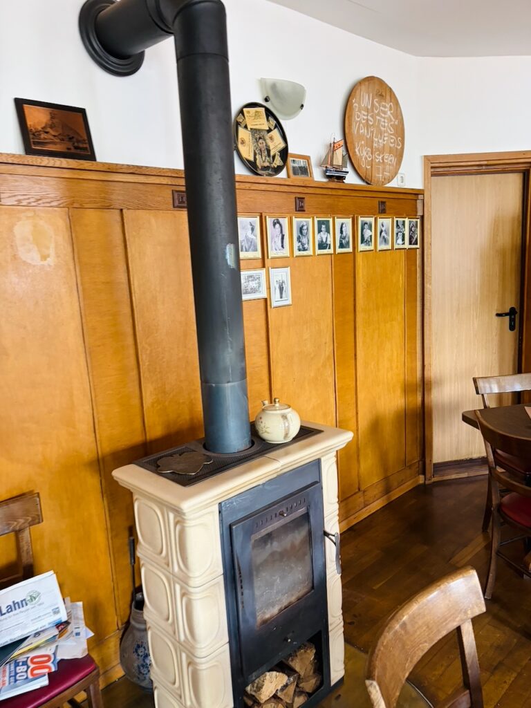 Schiffchen-St.-Goarshausen-Juni-2026-17-768x1024 Restaurant „Zum Schiffchen“ in St. Goarshausen – ein historisches Gasthaus mit Tradition, Seele und Zukunft am Mittelrhein