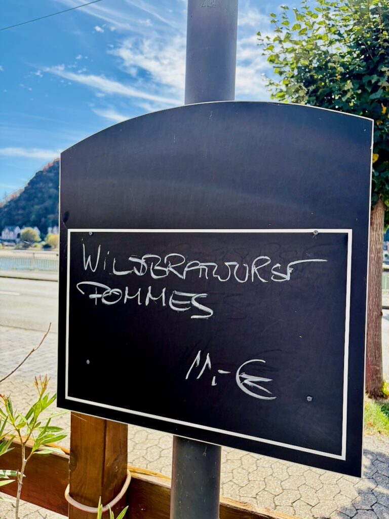Schiffchen-St.-Goarshausen-Juni-2026-8-1-768x1024 Restaurant „Zum Schiffchen“ in St. Goarshausen – ein historisches Gasthaus mit Tradition, Seele und Zukunft am Mittelrhein
