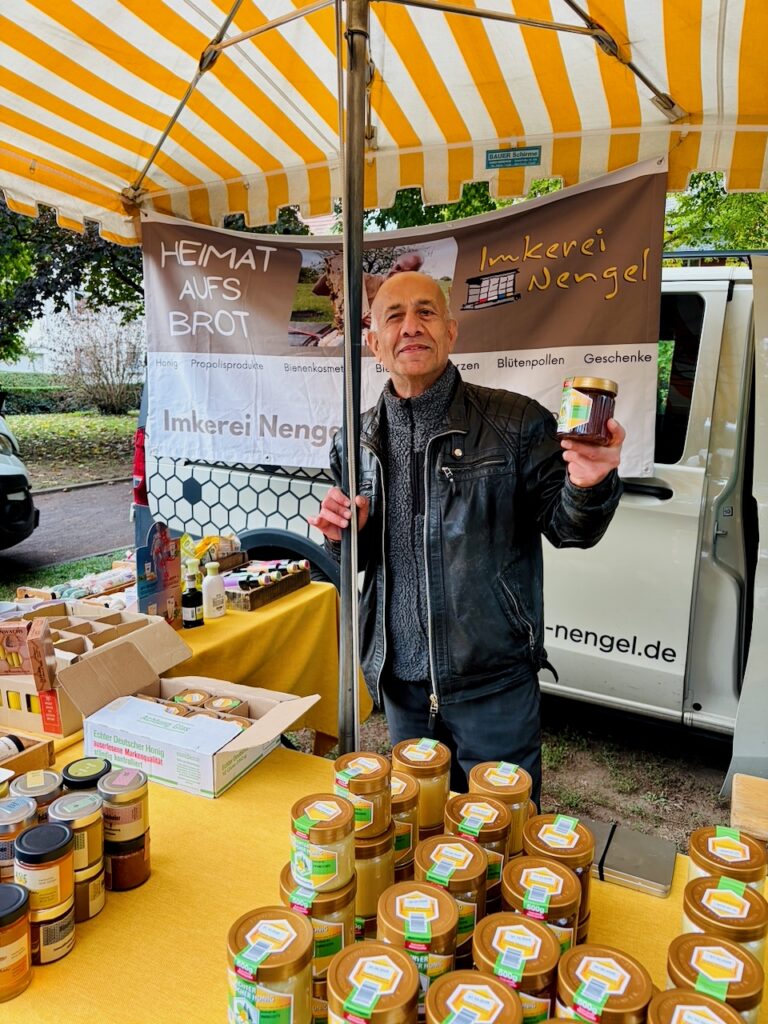 1.-Wochenmarkt-in-Lahnstein-im-Schillerpark-2026-19-768x1024 Start zum neuen Lahnsteiner Wochenmarkt im Schillerpark erfolgreich – großer Ansturm und gute Stimmung