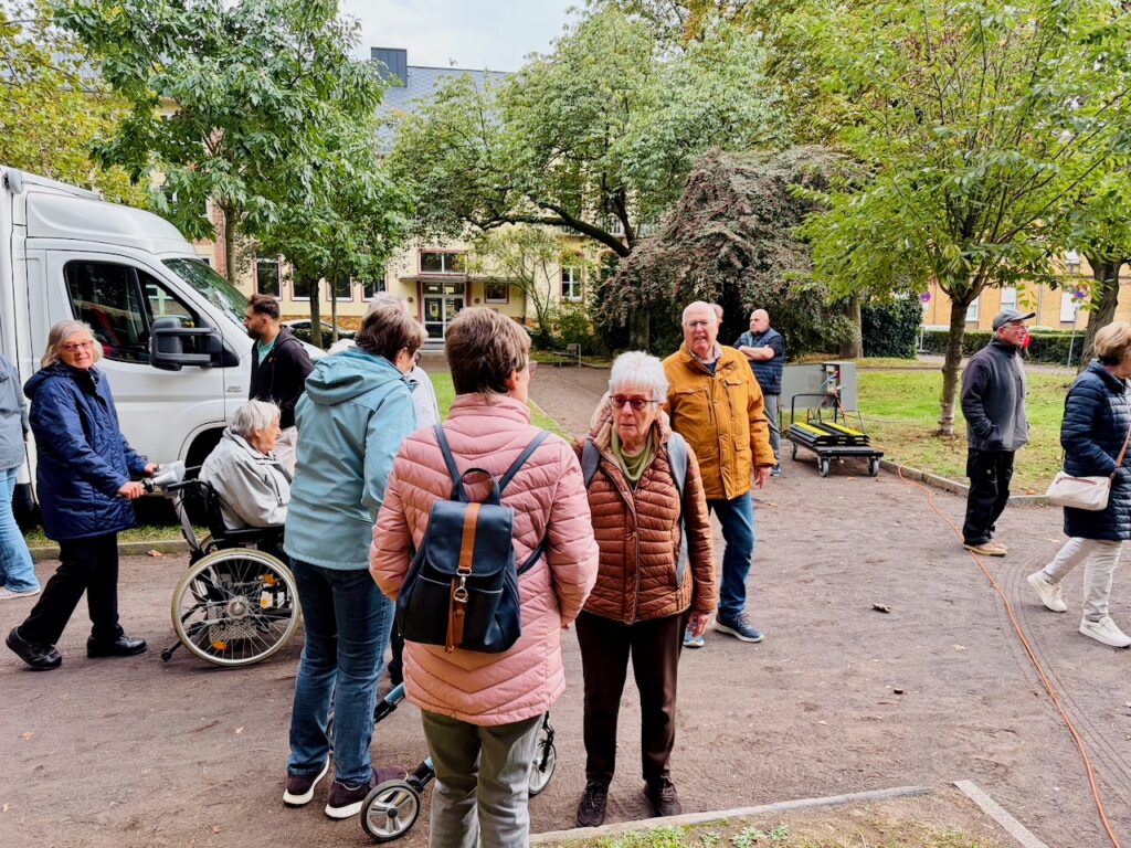1.-Wochenmarkt-in-Lahnstein-im-Schillerpark-2026-21-1024x768 Start zum neuen Lahnsteiner Wochenmarkt im Schillerpark erfolgreich – großer Ansturm und gute Stimmung