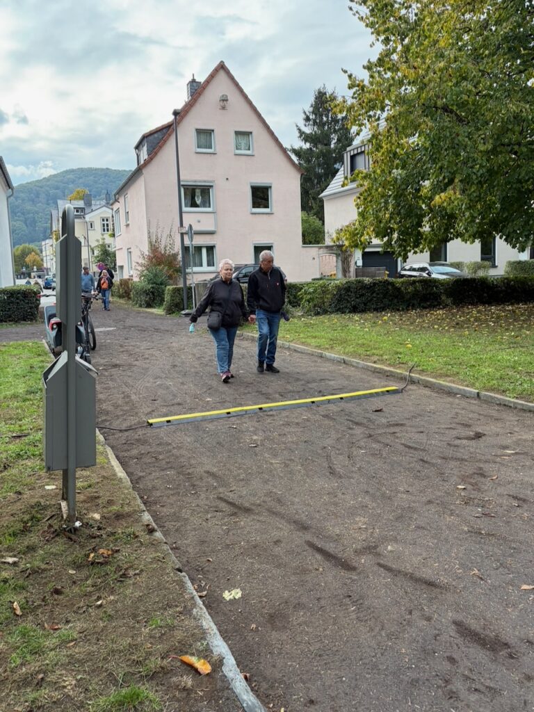 1.-Wochenmarkt-in-Lahnstein-im-Schillerpark-2026-22-768x1024 Start zum neuen Lahnsteiner Wochenmarkt im Schillerpark erfolgreich – großer Ansturm und gute Stimmung
