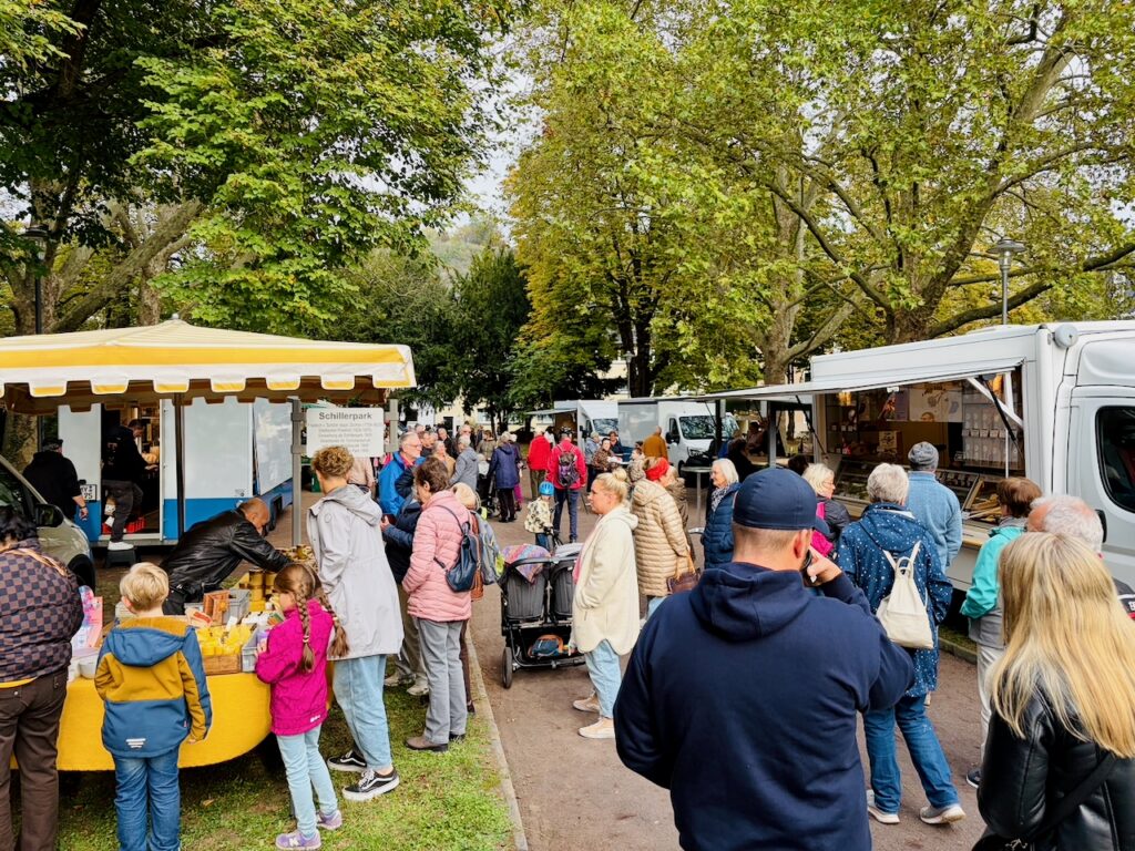 1.-Wochenmarkt-in-Lahnstein-im-Schillerpark-2026-23-1024x768 Start zum neuen Lahnsteiner Wochenmarkt im Schillerpark erfolgreich – großer Ansturm und gute Stimmung