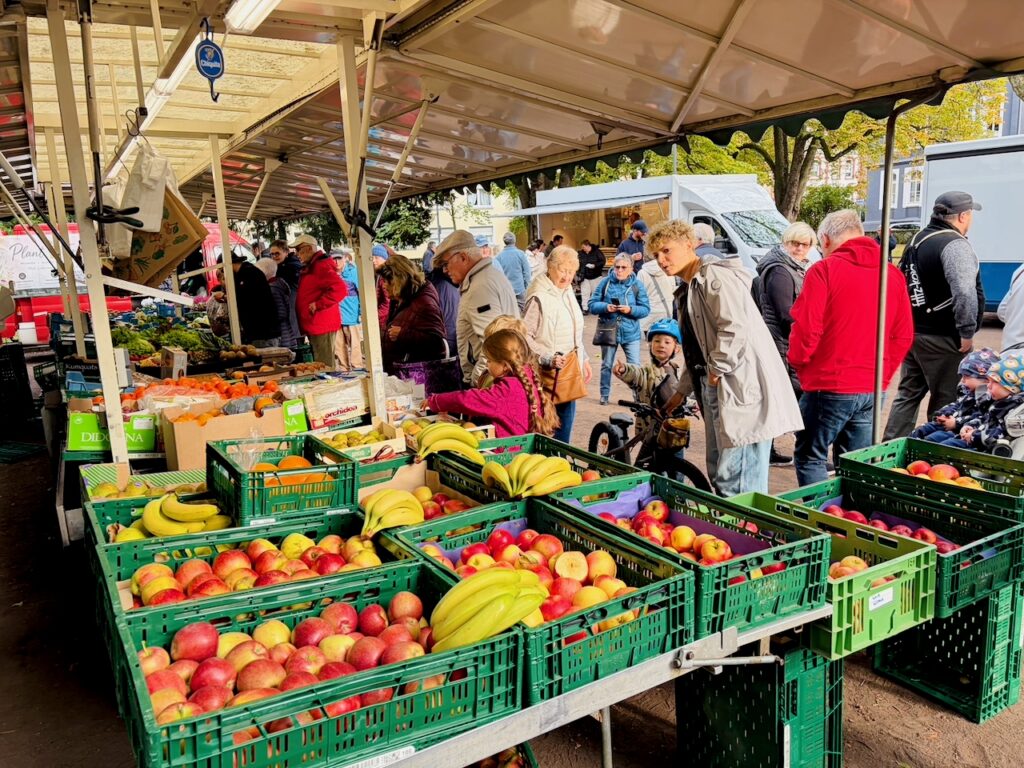 1.-Wochenmarkt-in-Lahnstein-im-Schillerpark-2026-30-1024x768 Start zum neuen Lahnsteiner Wochenmarkt im Schillerpark erfolgreich – großer Ansturm und gute Stimmung
