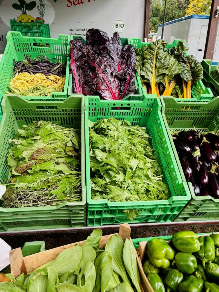1.-Wochenmarkt-in-Lahnstein-im-Schillerpark-2026-53-768x1024 Start zum neuen Lahnsteiner Wochenmarkt im Schillerpark erfolgreich – großer Ansturm und gute Stimmung