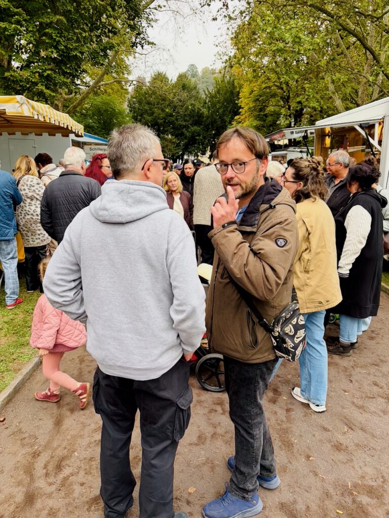 1.-Wochenmarkt-in-Lahnstein-im-Schillerpark-2026-89-768x1024 Start zum neuen Lahnsteiner Wochenmarkt im Schillerpark erfolgreich – großer Ansturm und gute Stimmung