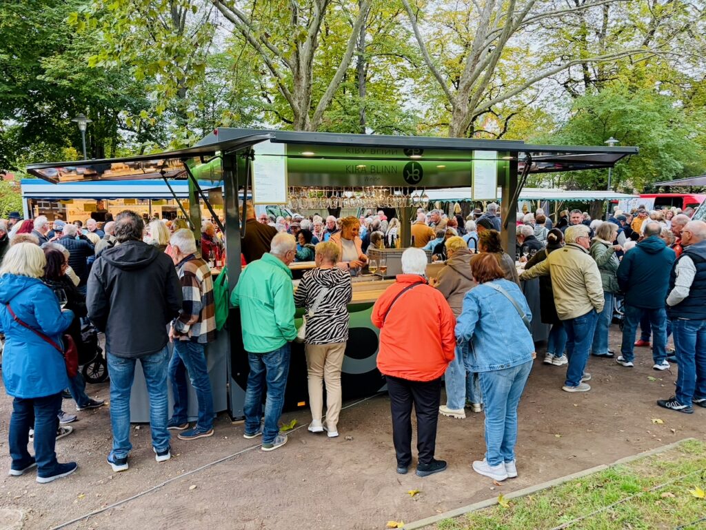 1.-Wochenmarkt-in-Lahnstein-im-Schillerpark-2026-91-1024x768 Start zum neuen Lahnsteiner Wochenmarkt im Schillerpark erfolgreich – großer Ansturm und gute Stimmung