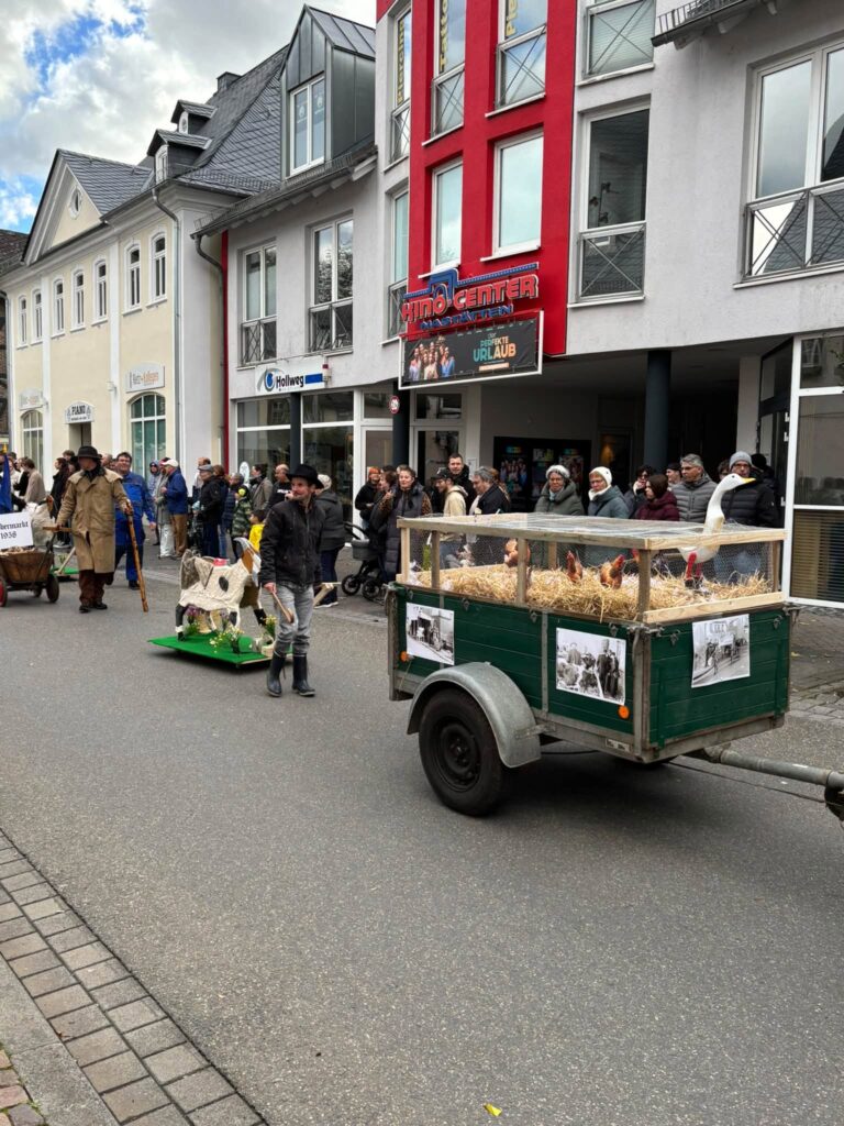 858381606_29516936724580316_5769852001912430912_n-768x1024 Fotos vom Umzug Oktobermarkt 2026 in Nastätten