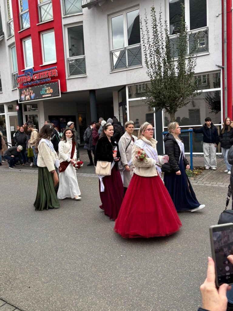 860150807_29516938207913501_1944071964215133445_n-768x1024 Fotos vom Umzug Oktobermarkt 2026 in Nastätten
