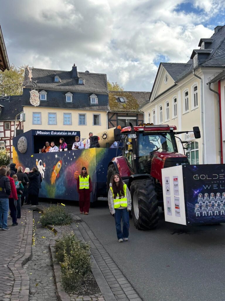 862220703_29516943484579640_323264639693648769_n-768x1024 Fotos vom Umzug Oktobermarkt 2026 in Nastätten