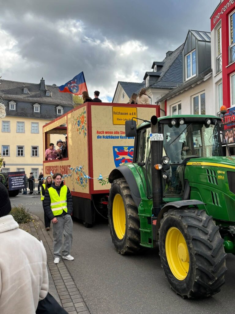 862622189_29516942174579771_6169746838527798196_n-768x1024 Fotos vom Umzug Oktobermarkt 2026 in Nastätten