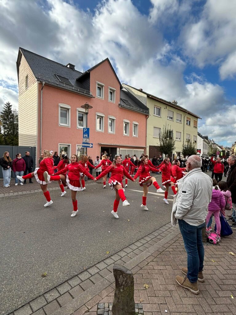 864079920_29516935367913785_1427997714938494848_n-768x1024 Fotos vom Umzug Oktobermarkt 2026 in Nastätten