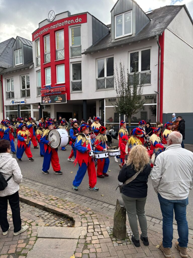 864186735_29516907014583287_8434499788484875696_n-768x1024 Fotos vom Umzug Oktobermarkt 2026 in Nastätten