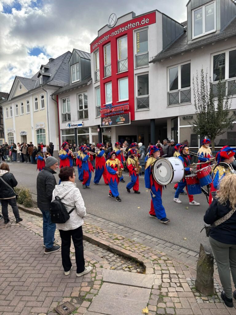 865373335_29516936381247017_9221696858229213850_n-768x1024 Fotos vom Umzug Oktobermarkt 2026 in Nastätten