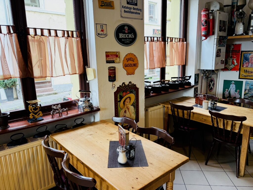 Cafe-am-Kapuzinerplatz-Ehrenbreitstein-2026-4-1024x768 Ein Stück Italien am Kapuzinerplatz: Giovanni, Ralfs Tiramisu und ein Wochenmarkt zum Verlieben