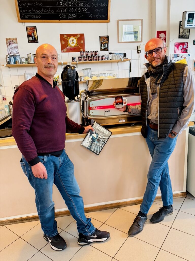 Cafe-am-Kapuzinerplatz-Ehrenbreitstein-2026-6-768x1024 Ein Stück Italien am Kapuzinerplatz: Giovanni, Ralfs Tiramisu und ein Wochenmarkt zum Verlieben