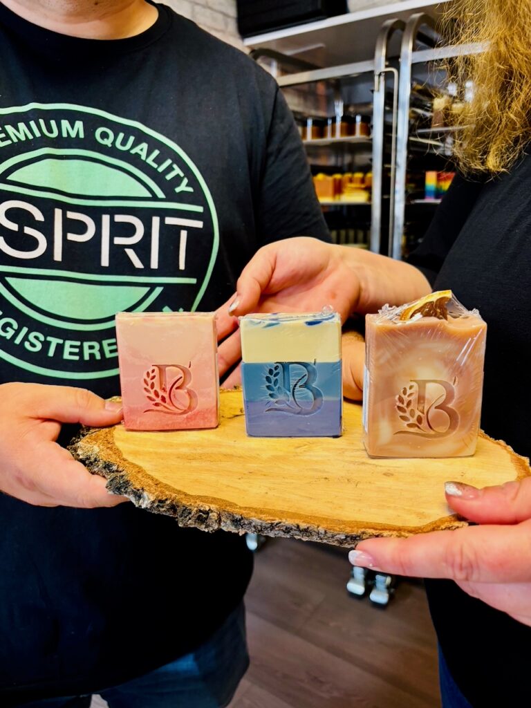 Diobi-Seife-Brunnenhof-Grebenroth-2026-4-768x1024 Aus Grebenrother Rapsöl wird etwas ganz Besonderes: Drei neue Hofseifen feiern Premiere in Bogel